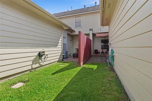 2039 Glencove Drive, Seabrook, TX 77586