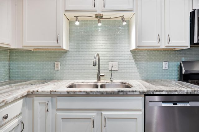 2039 Glencove Drive, Seabrook, TX 77586