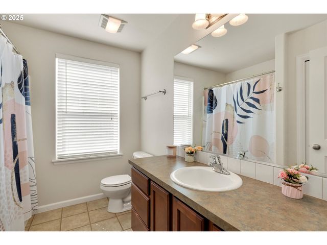 1153 Se CHINOOKAN Dr, Cascade Locks, OR 97014