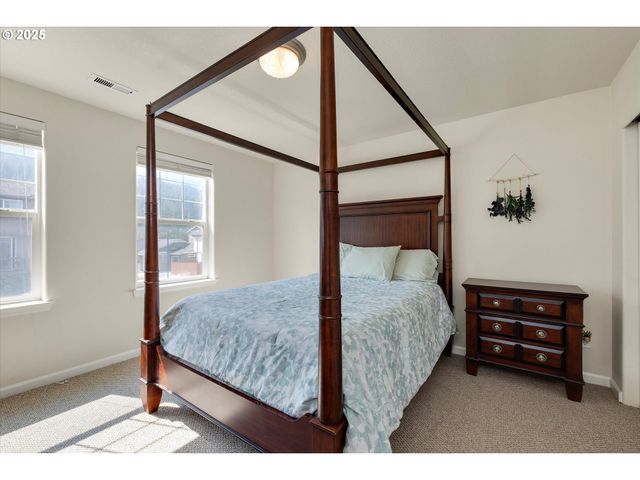 1153 Se CHINOOKAN Dr, Cascade Locks, OR 97014