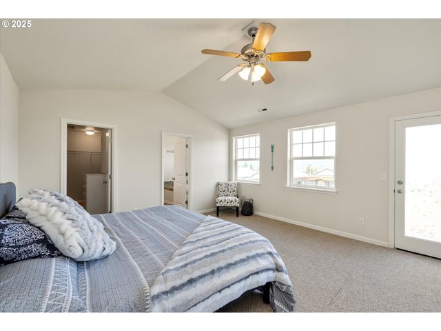 1153 Se CHINOOKAN Dr, Cascade Locks, OR 97014