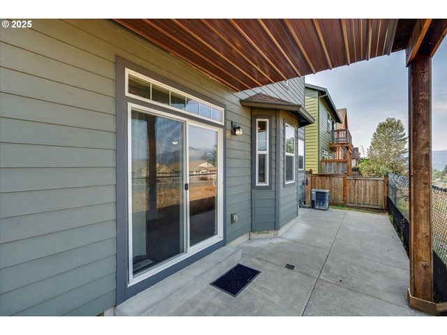 1153 Se CHINOOKAN Dr, Cascade Locks, OR 97014