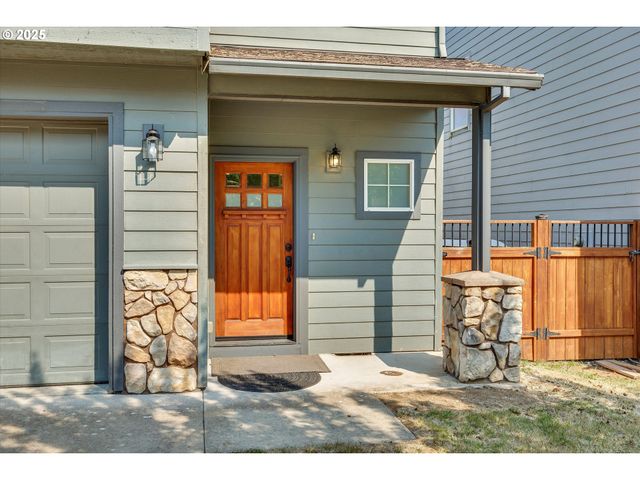 1153 Se CHINOOKAN Dr, Cascade Locks, OR 97014