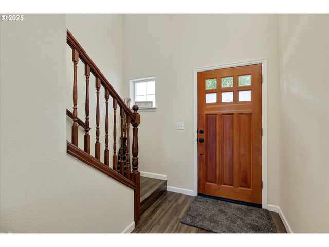 1153 Se CHINOOKAN Dr, Cascade Locks, OR 97014