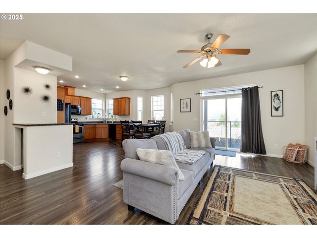 1153 Se CHINOOKAN Dr, Cascade Locks, OR 97014