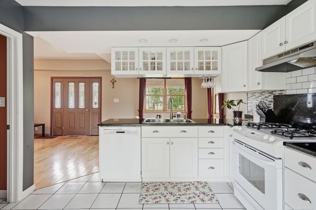 112 S Winding Drive, Waterford Twp, MI 48328