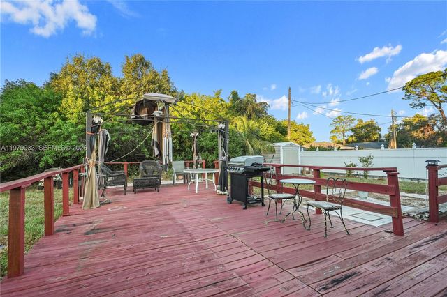 3713 Wild Violet Avenue, Sebring, FL 33876