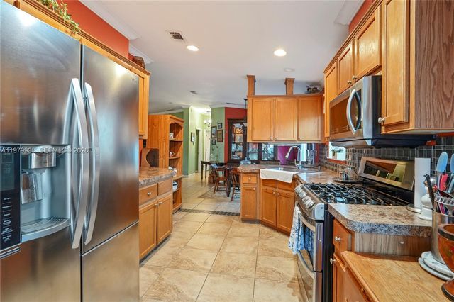 3713 Wild Violet Avenue, Sebring, FL 33876