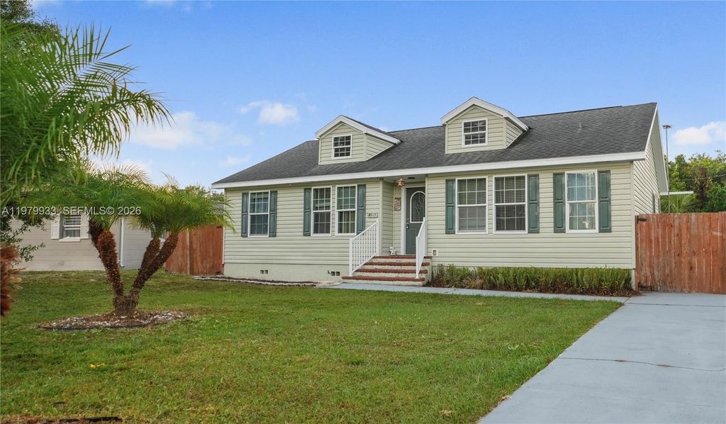 3713 Wild Violet Avenue, Sebring, FL 33876