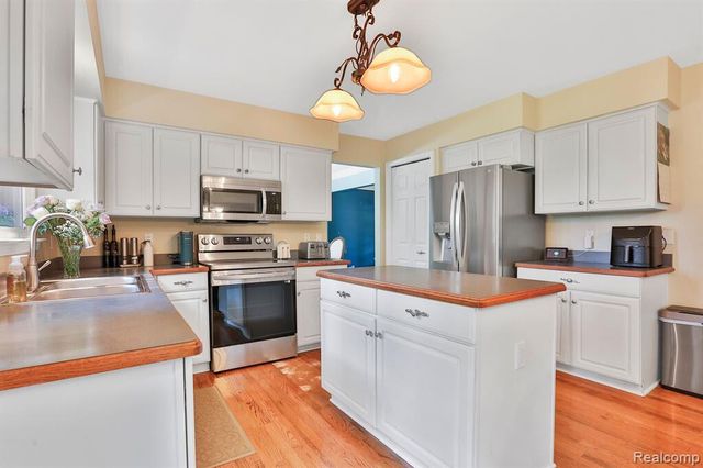 3288 Hickory Drive, Lake Orion Twp, MI 48359