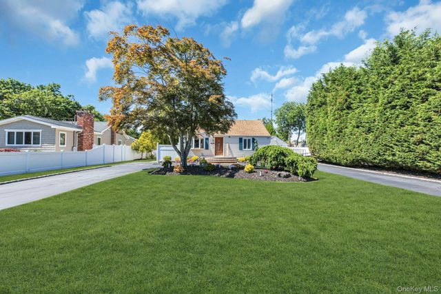 953 Karshick Street, Bohemia, NY 11716