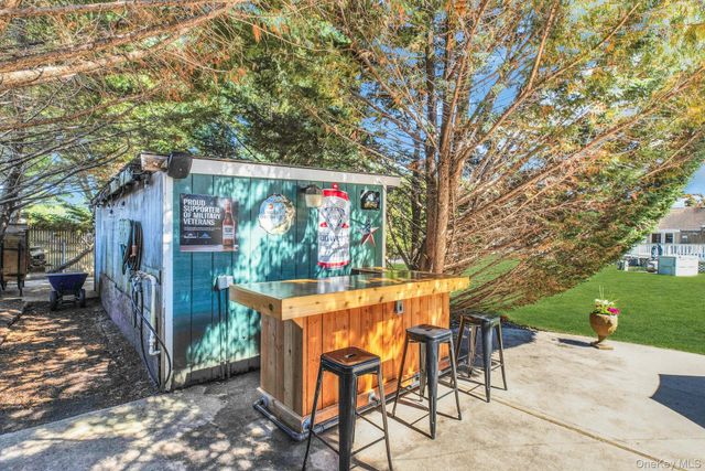 953 Karshick Street, Bohemia, NY 11716