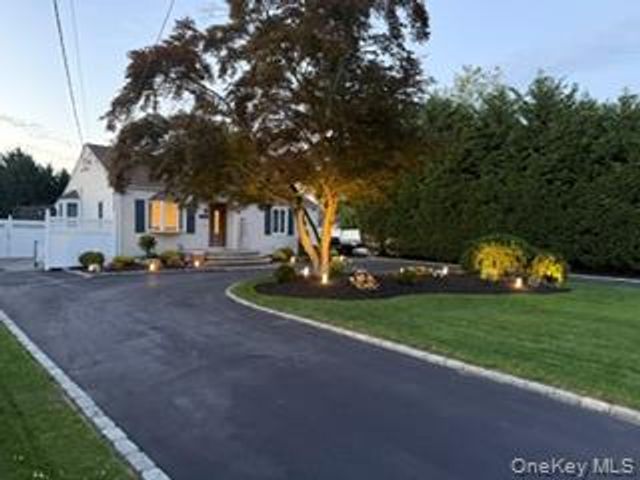 953 Karshick Street, Bohemia, NY 11716