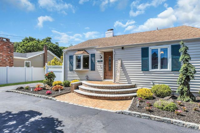 953 Karshick Street, Bohemia, NY 11716