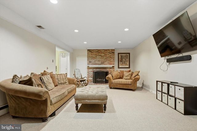 471 HILLTOP RD, Paoli, PA 19301