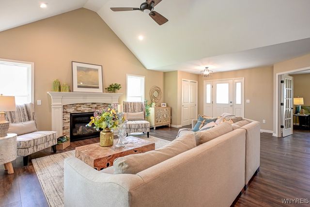 6213 Lakewood Lane, Lockport Town, NY 14094