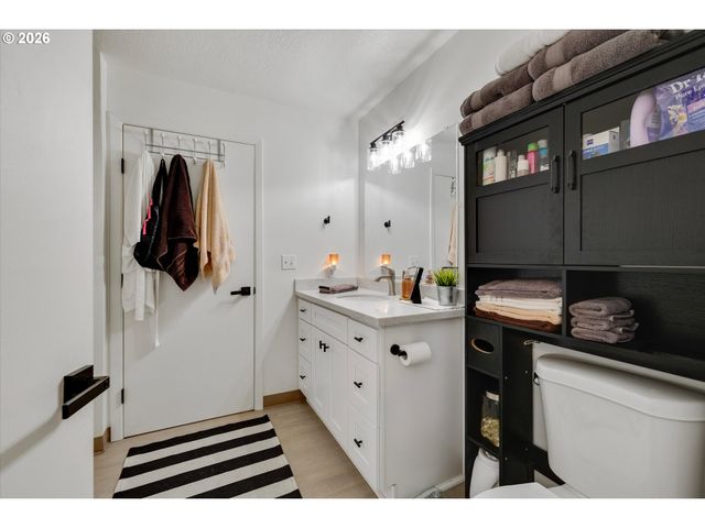 15074 Nw CENTRAL Dr 301, Portland, OR 97229