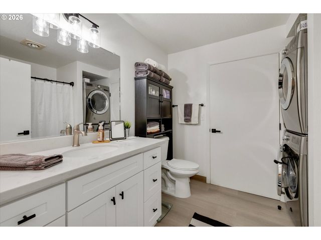 15074 Nw CENTRAL Dr 301, Portland, OR 97229