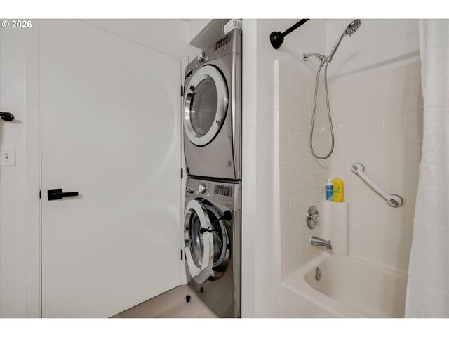 15074 Nw CENTRAL Dr 301, Portland, OR 97229