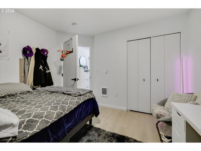 15074 Nw CENTRAL Dr 301, Portland, OR 97229