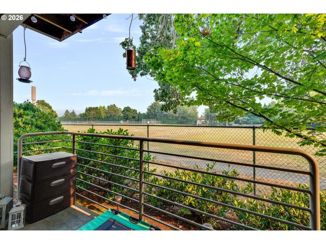 15074 Nw CENTRAL Dr 301, Portland, OR 97229