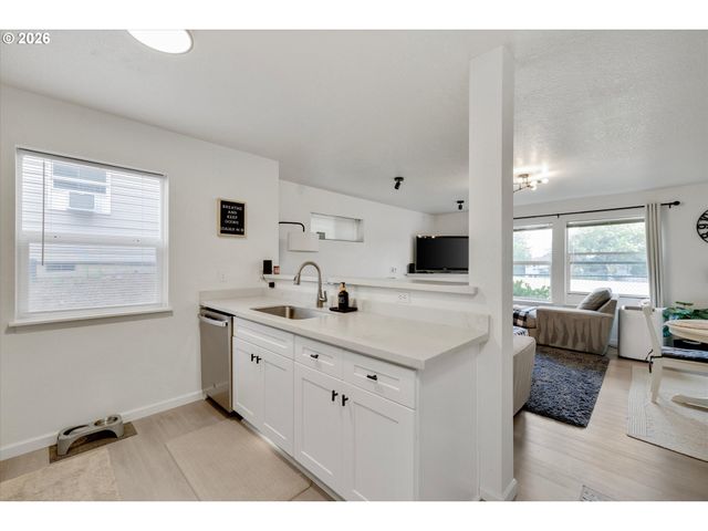 15074 Nw CENTRAL Dr 301, Portland, OR 97229