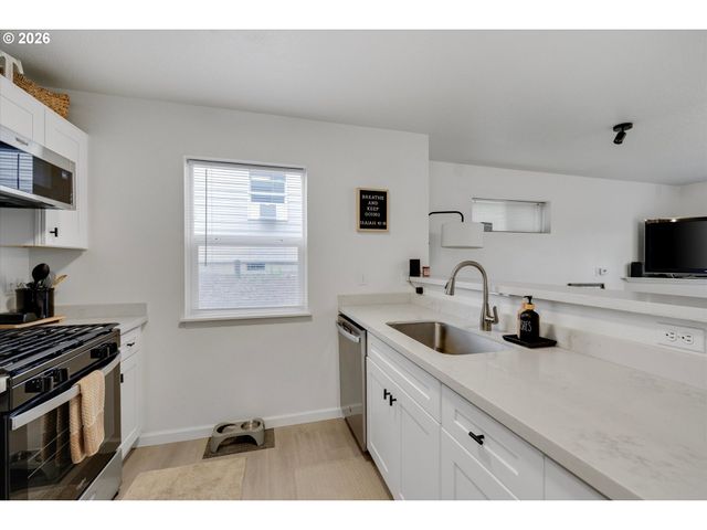 15074 Nw CENTRAL Dr 301, Portland, OR 97229