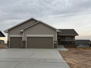 10869 W Sondra Ct, Maize, KS 67101