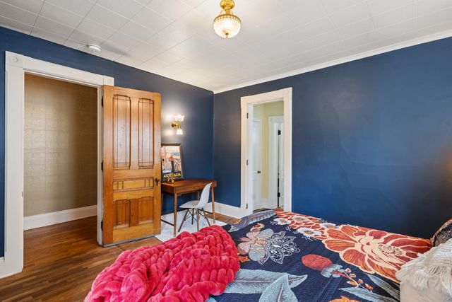 5932 N Riverview Drive, Kalamazoo, MI 49004