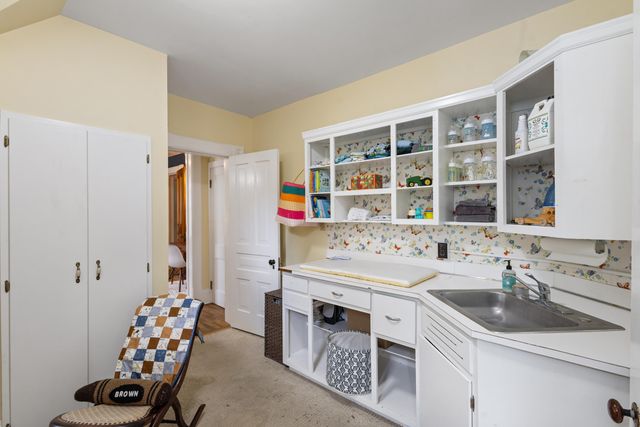 5932 N Riverview Drive, Kalamazoo, MI 49004