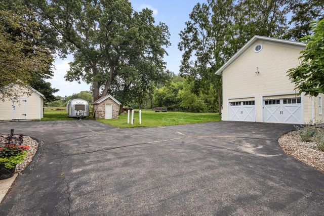 5932 N Riverview Drive, Kalamazoo, MI 49004