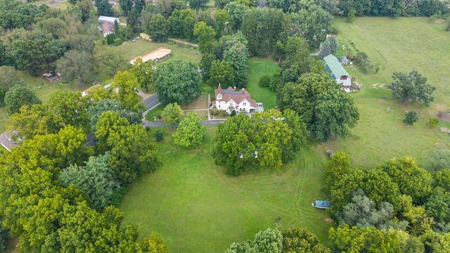 5932 N Riverview Drive, Kalamazoo, MI 49004