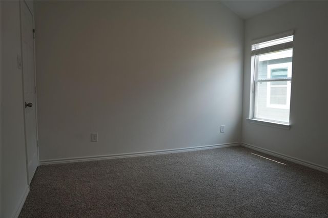 513 Oak Chase Avenue, Dayton, TX 77535