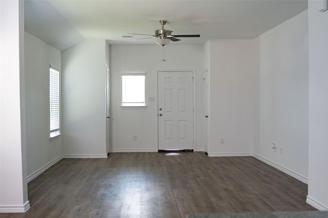 513 Oak Chase Avenue, Dayton, TX 77535
