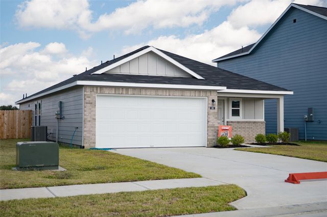 513 Oak Chase Avenue, Dayton, TX 77535