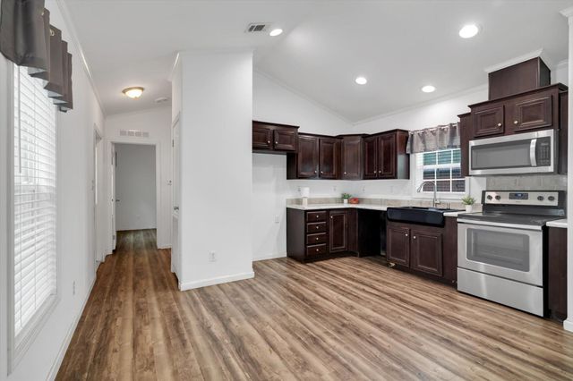 365 County Road 3371, Cleveland, TX 77327