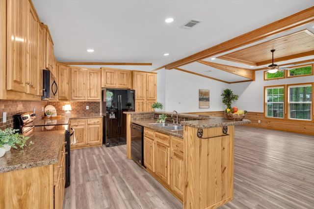 365 County Road 3371, Cleveland, TX 77327