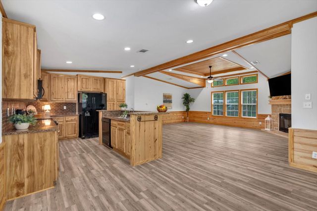 365 County Road 3371, Cleveland, TX 77327