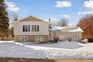 2301 E 121st Street, Burnsville, MN 55337