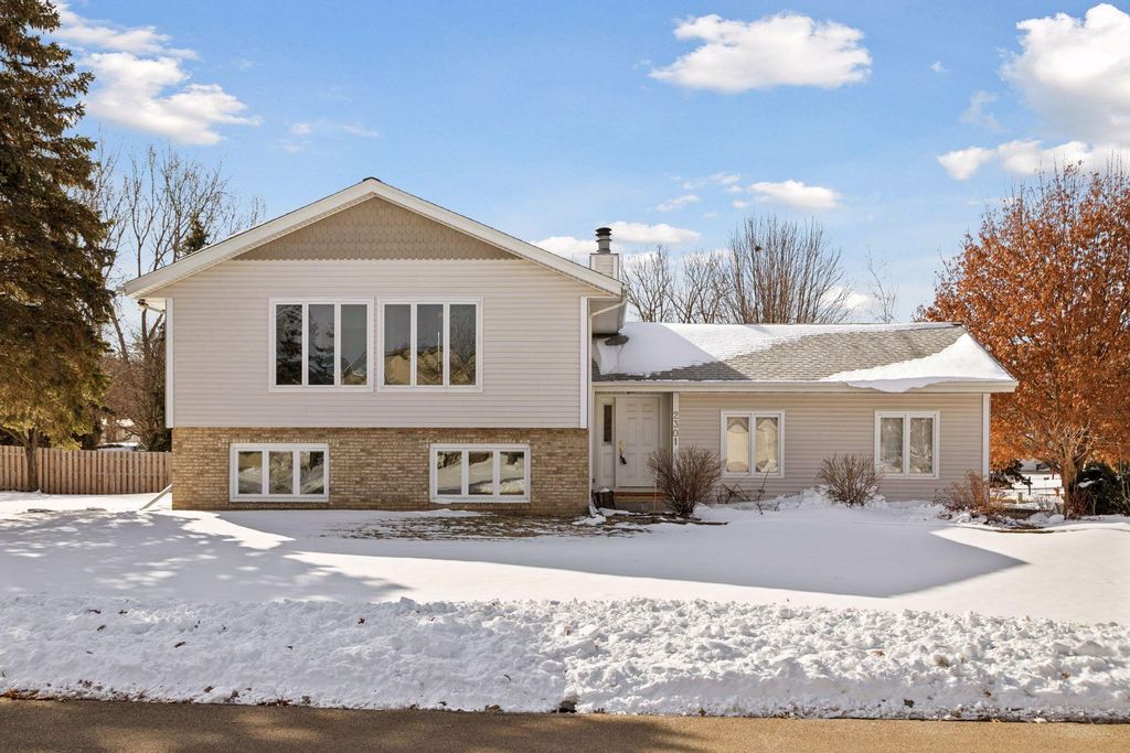 2301 E 121st Street, Burnsville, MN 55337