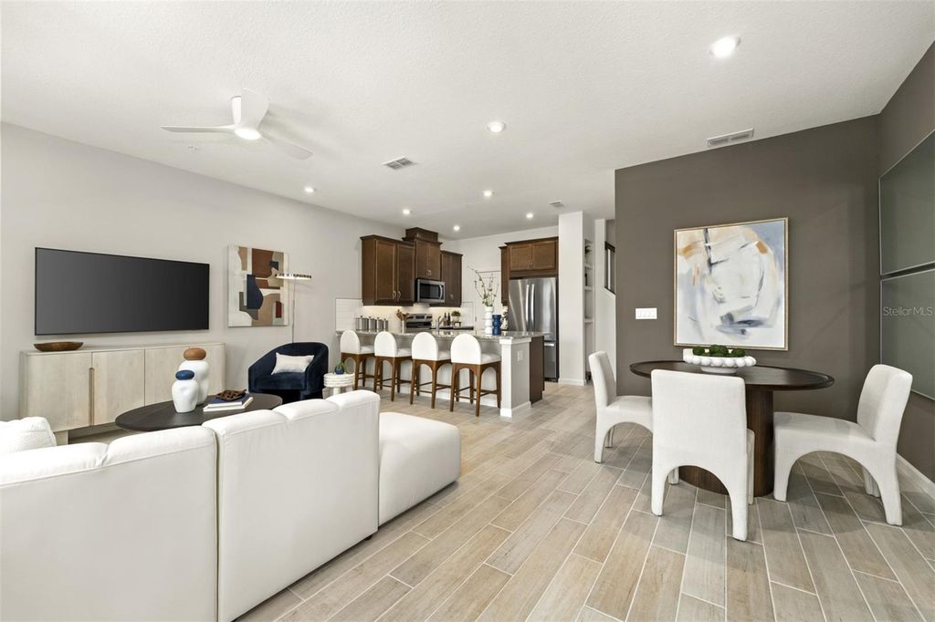 Image 4 of property listing at 9972 RED CANOE ALLEY, Orlando, FL 32832