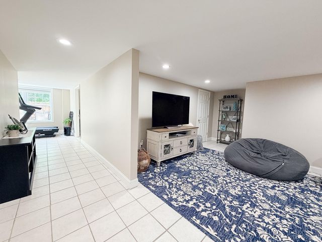 400 Knollview Drive, Evansville, IN 47711