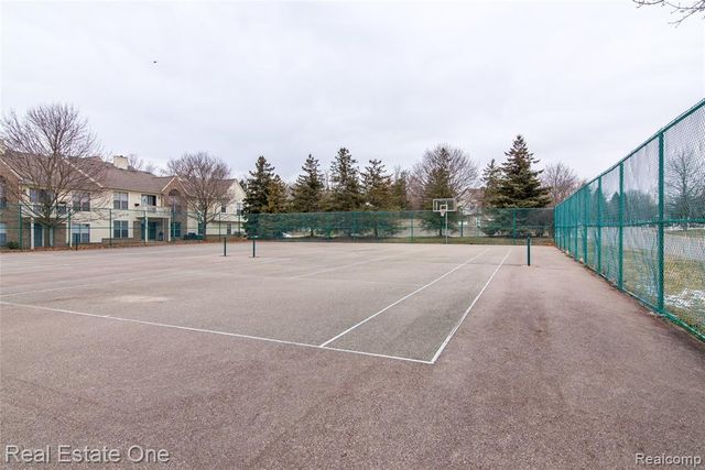 245 Brookwood Drive 16, South Lyon, MI 48178