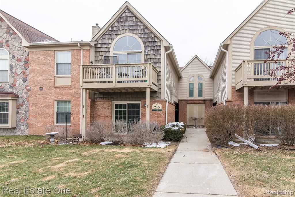 245 Brookwood Drive 16, South Lyon, MI 48178