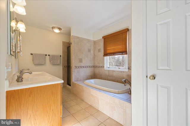 244 HOLLY DR, Chalfont, PA 18914