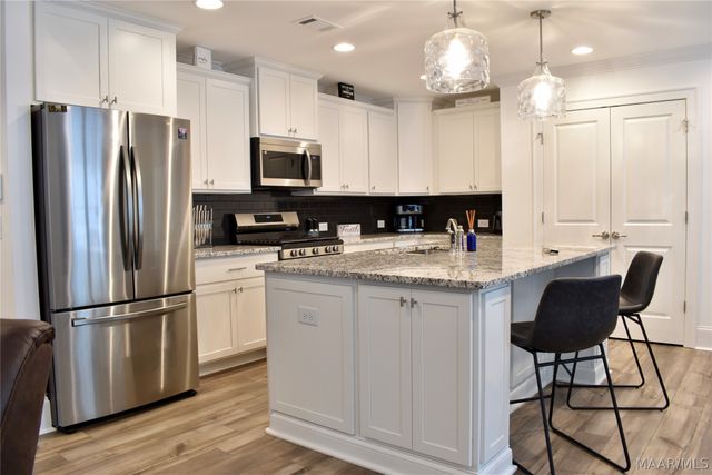 400 Crushing Heights, Pike Road, AL 36064