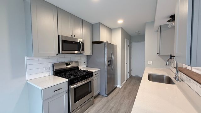 721 Sunfish Point, Schaumburg, IL 60194