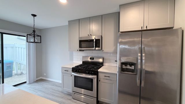 721 Sunfish Point, Schaumburg, IL 60194