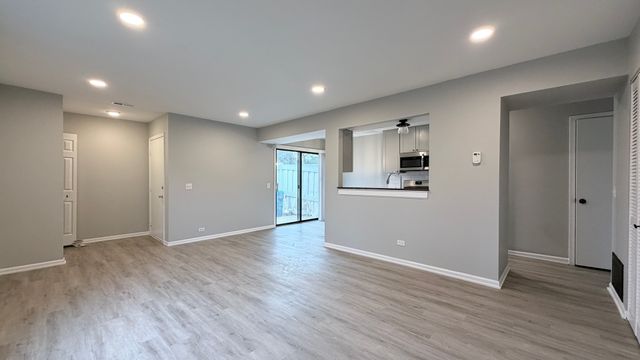 721 Sunfish Point, Schaumburg, IL 60194