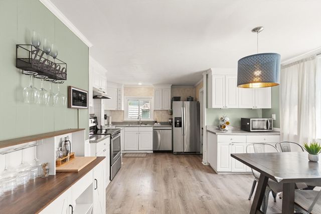 67 Beach Ave, Swampscott, MA 01907